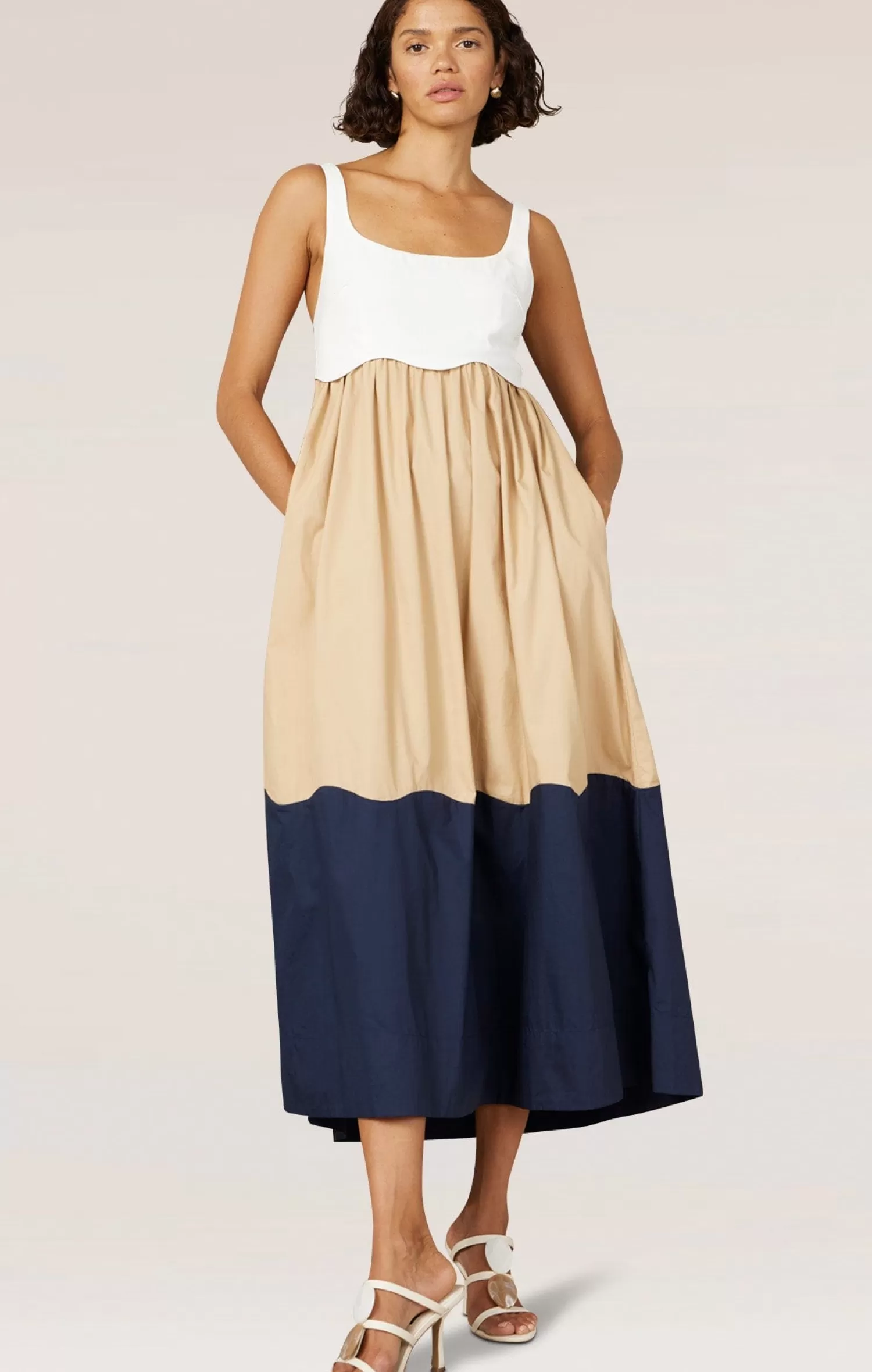 Mon Renn FORMATION SUNDRESS IN WHITE SAND NAVY